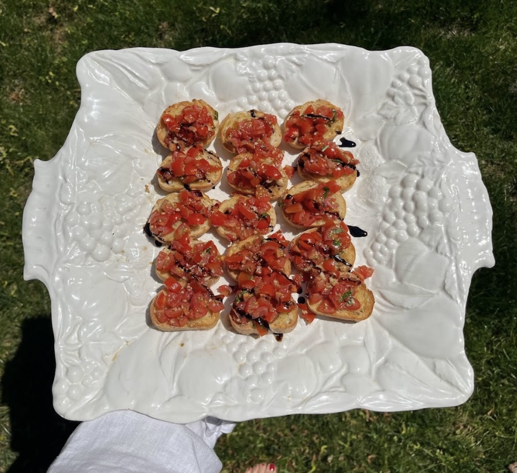 Simple Mediterranean-Inspired Salad with Zesty Italian Dressing